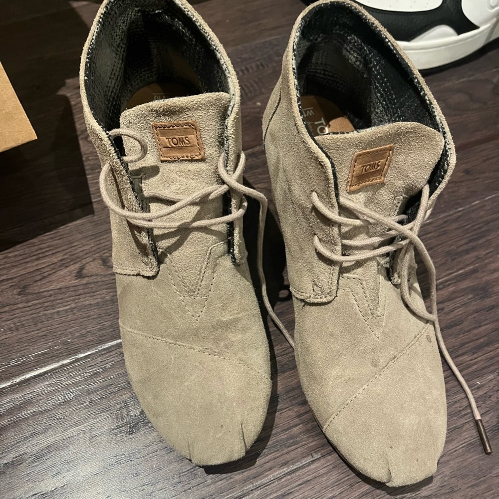 Tom's shoes
